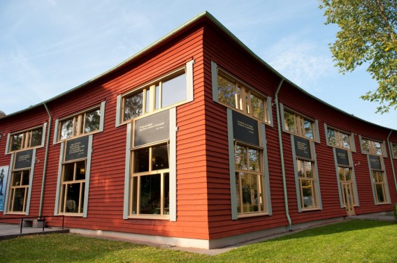 Värmlands Museum exteriört om hösten 2010.